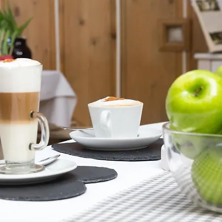 Enrico בית הארחה 2*